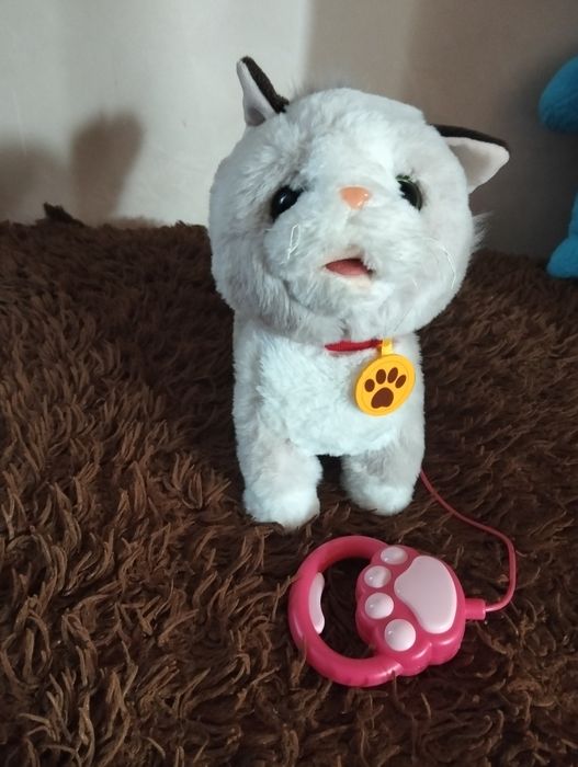 Продам игрушку кошку