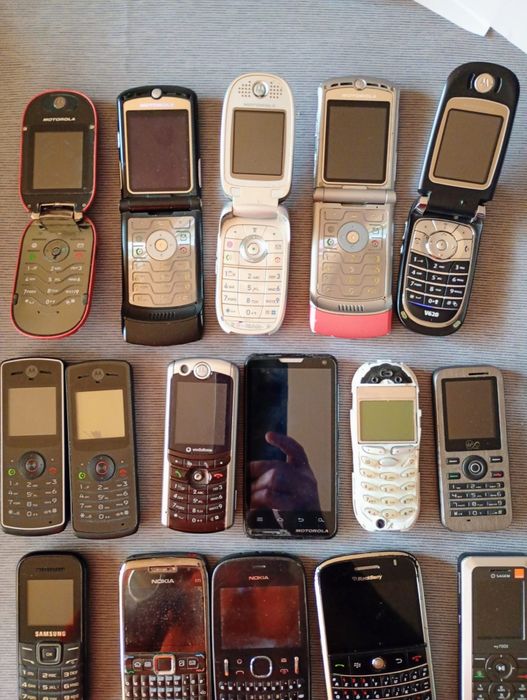 Lot de telefoane pt piese ( multe se aprind)