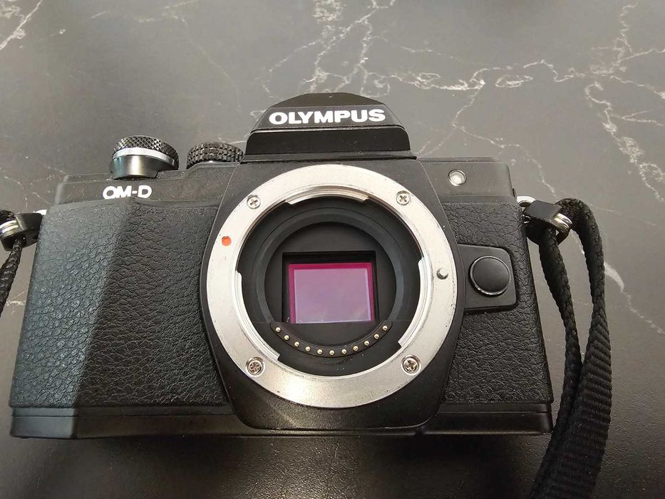 Olympus OM-D E-M10 Mark II la cutie Obiectiv 40-150mm/3 baterii/geanta