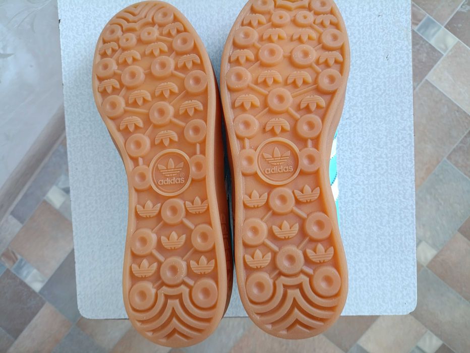 Кроссовки новые 39 р