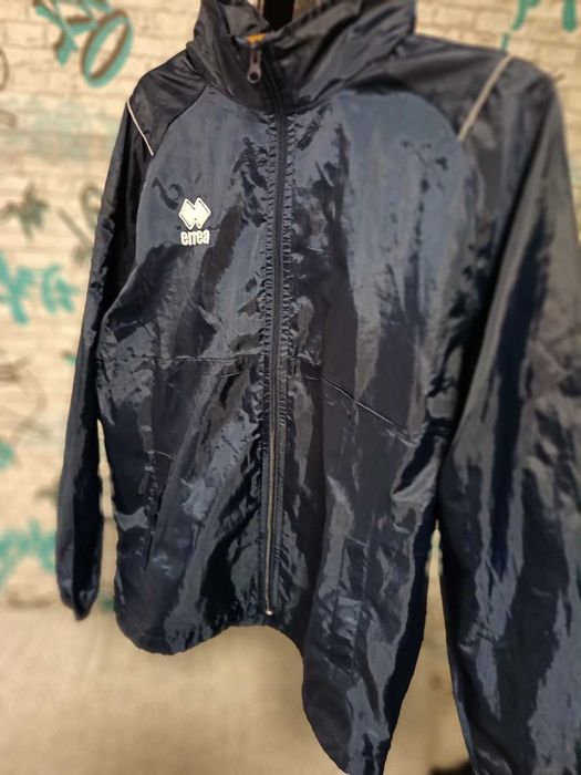 две професионални ветровки за футбол, размери s и xs - за 30 лв