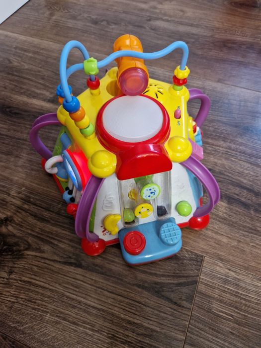 Piramida interactiva copii