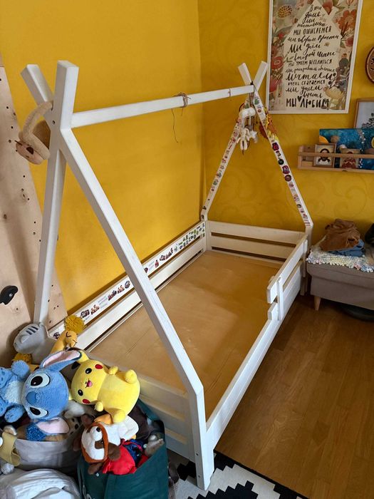 Две детских кровати (белые) с матрасами!