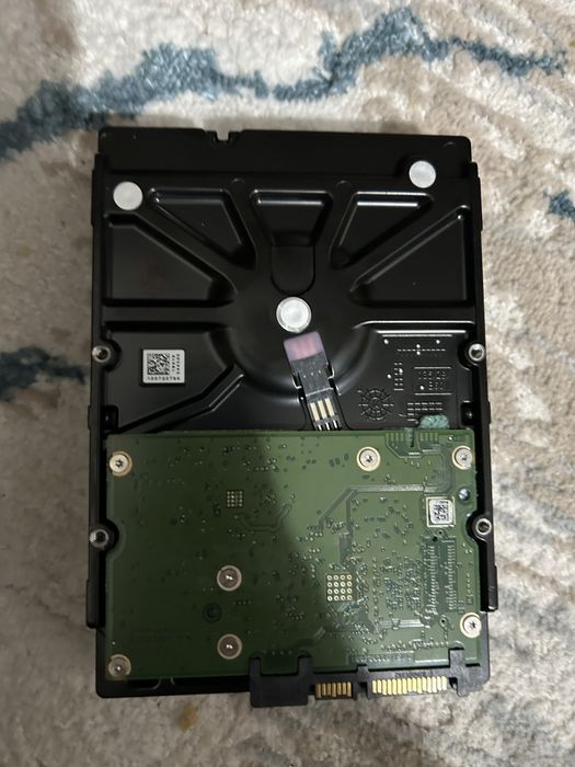 Жестки диск Seagate 4 тб почти новый