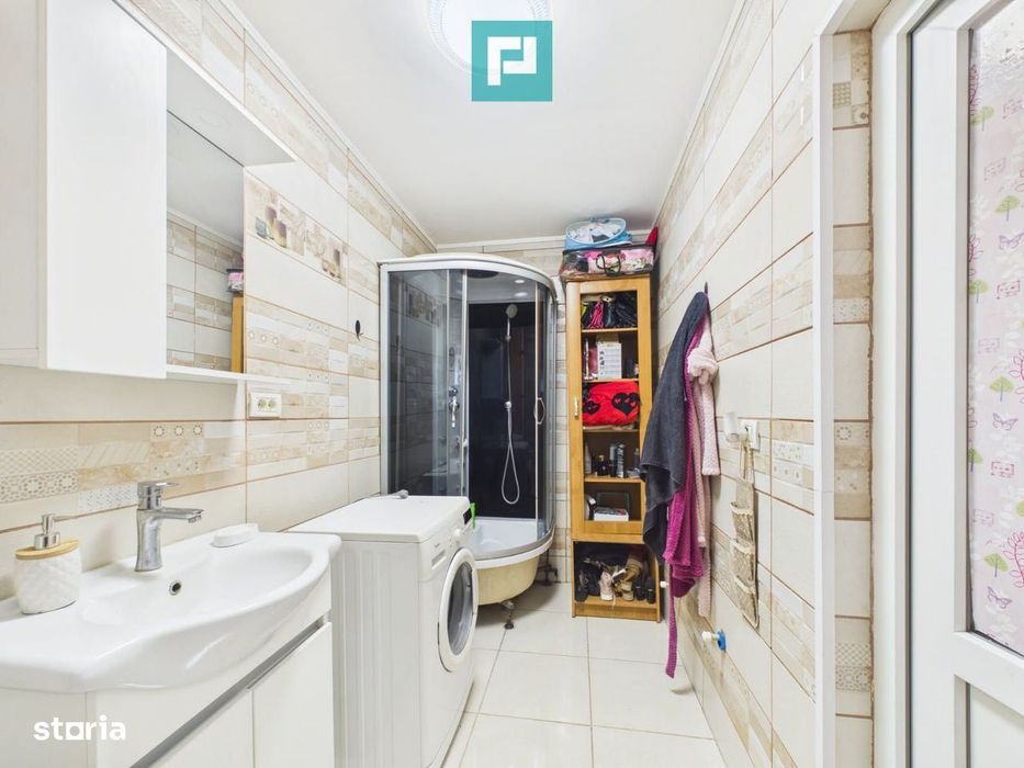 Casă P+E cu două apartamente, zona Drăgășani