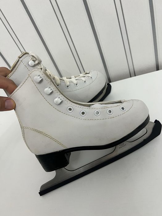 Коньки для девочки 31-32 размера