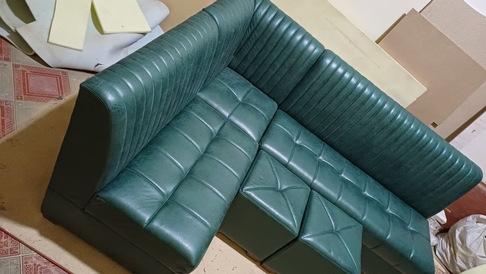 Кухонный уголок 210см160см+2та пуфик