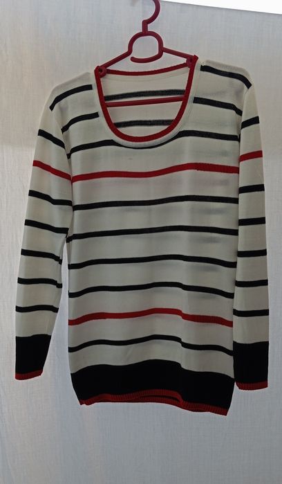 Дамски тънък пуловер