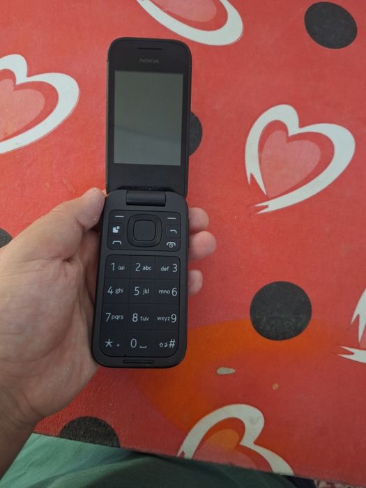 Nokia 2660 flip sotiladi