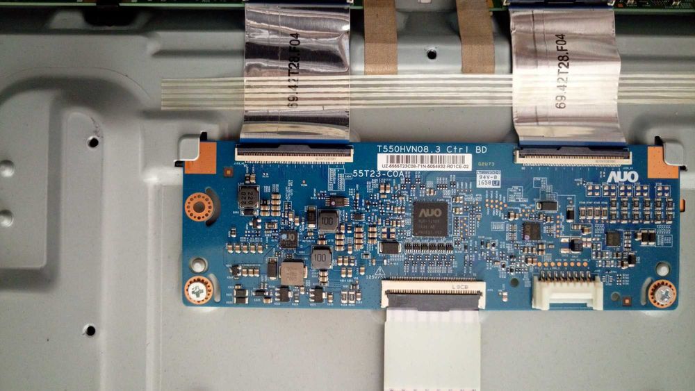 Samsung UE55J5500AW (55")- със счупен дисплей.