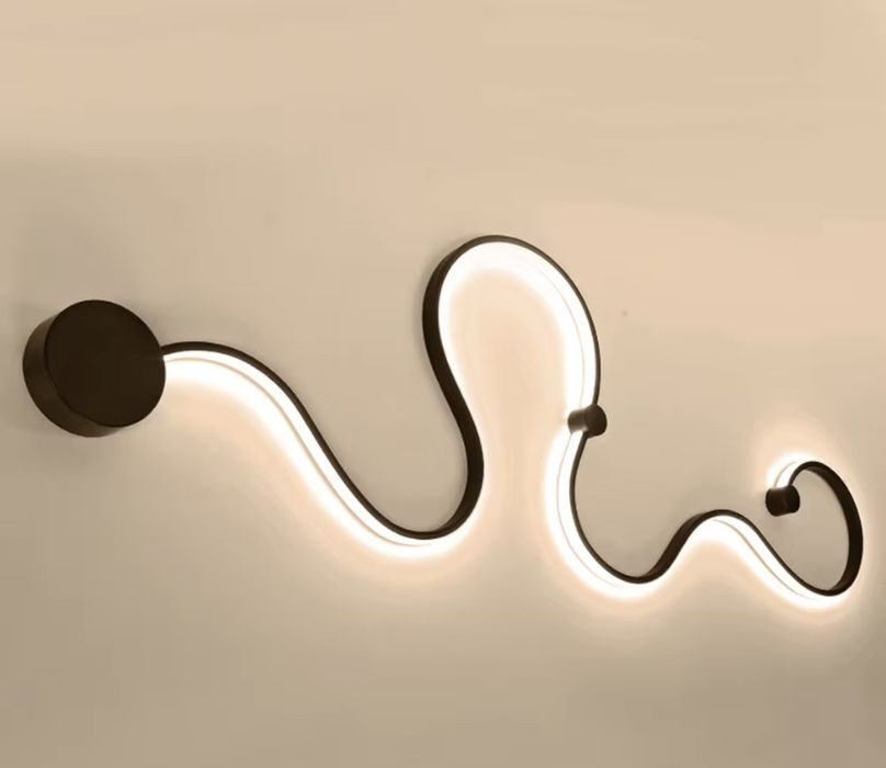 Изогнутый современный светильник