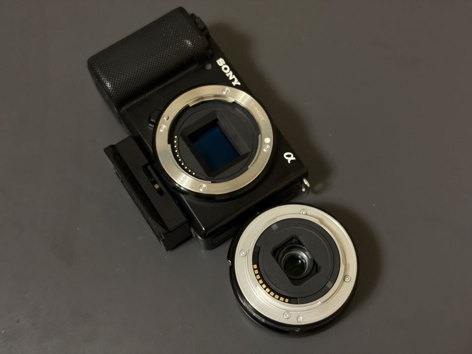 Видеокамера Sony ZV E10
