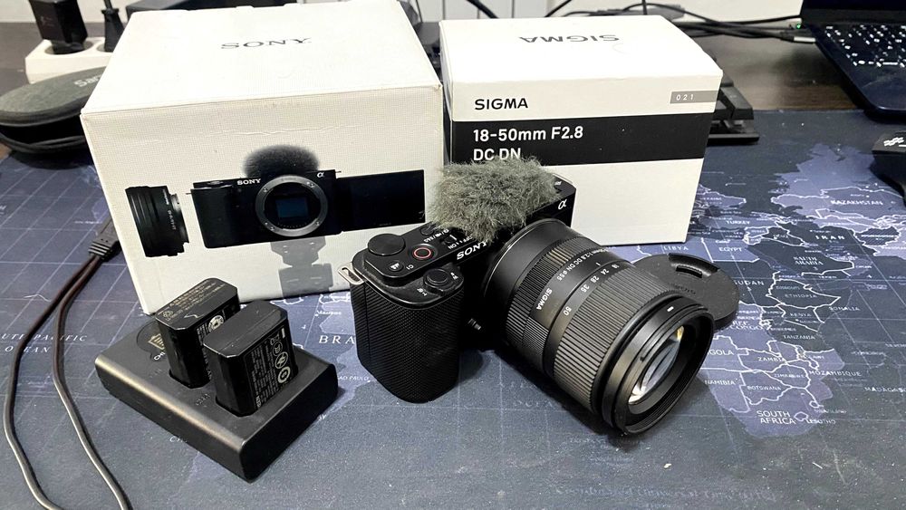 Sony ZV-E10 + Sigma 18-50 F/2.8