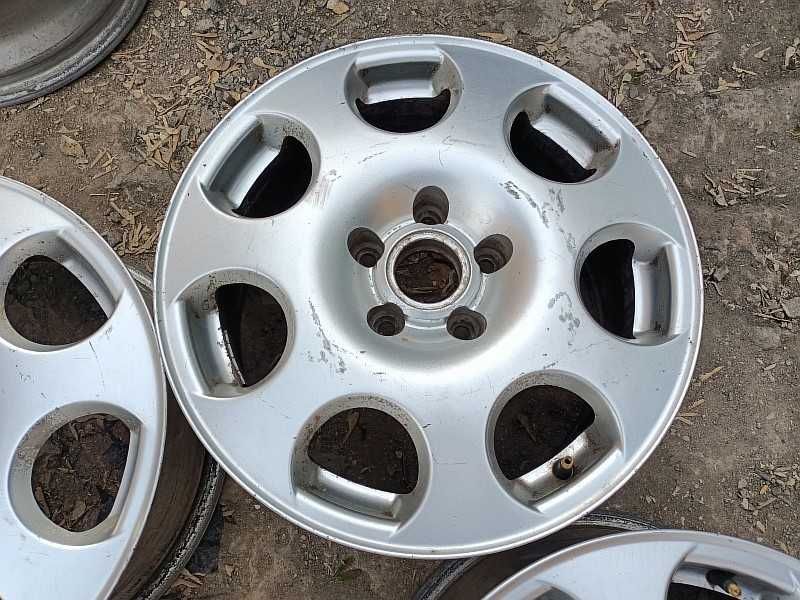 Продам оригинальные легкосплавные диски на Audi.