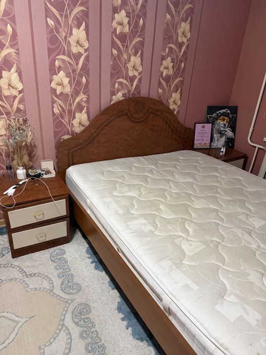 Продам кровь и две тумбочки