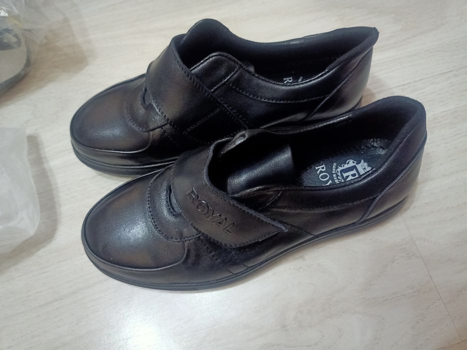 Туфли на мальчиков новые