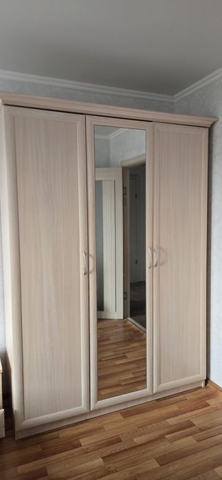 Спальный гарнитур (6 предметов). Торг