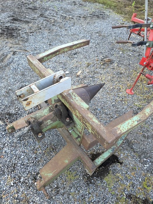 Sapargator lemn in tiranti la tractor tip Burghiu 2x bucati