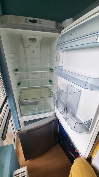 Хладилник с фризер Electrolux