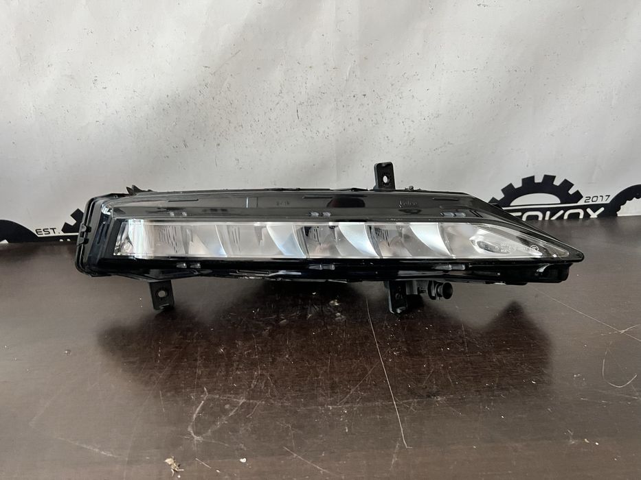 Proiector led lumina de zi dreapta Skoda Superb 3 Facelift