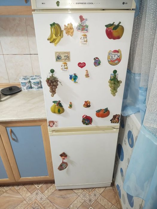 Холодильник продам срочно