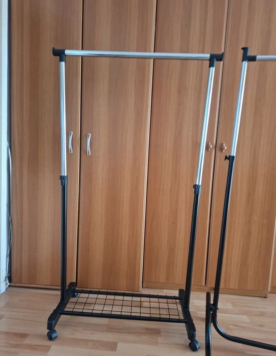 Stendere haine. Metalice si in stare foarte buna. Disponibile in Cluj_Napoca
