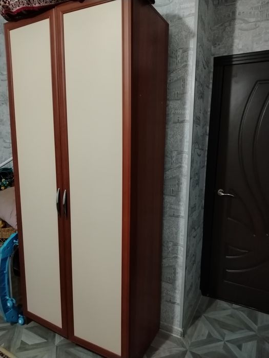 Недорого, качественный гарнитур (мебель)