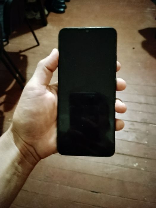 Redmi 12  c 6 128 hotira ishlashi yaxshi bir qoʻl