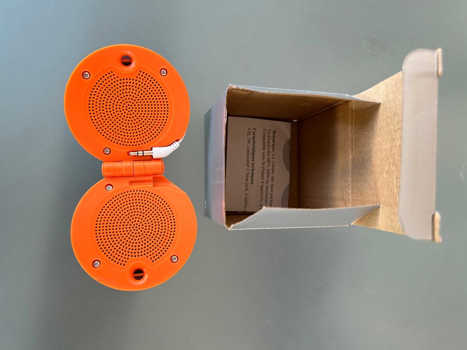 Продавам безжична IP камера бебефон WIFI с подарък колонки говорител