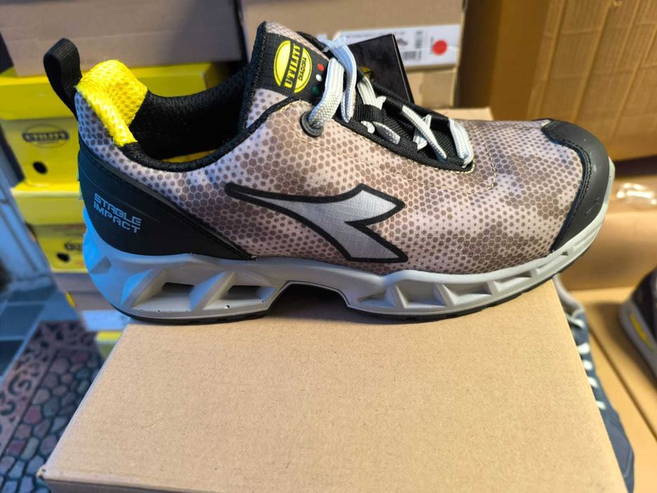 Bocanci de protecție Diadora, model Shark