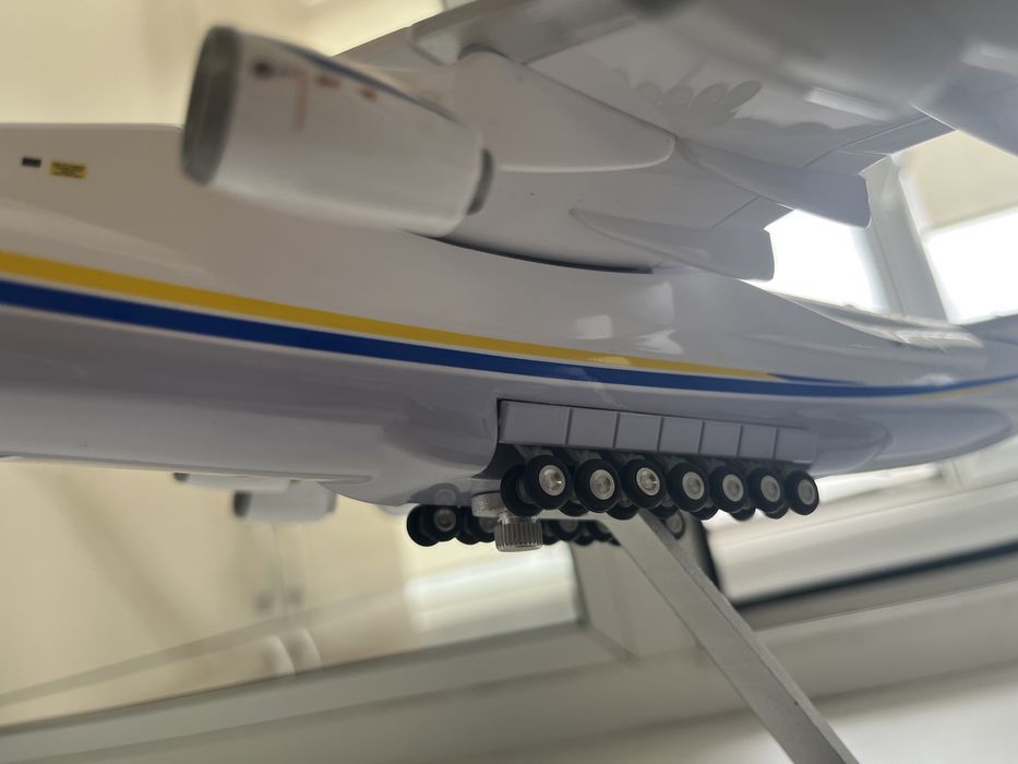 Продам модель самолета Ан 225 1:200