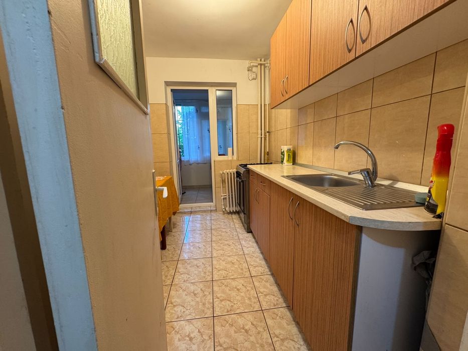 Inchiriez apartament decomandat