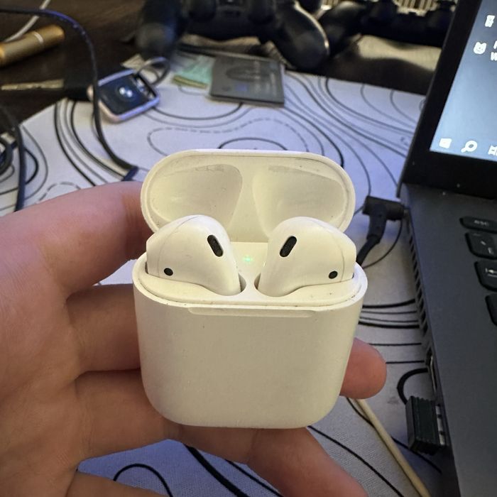 Продам наушники Apple AirPods 2