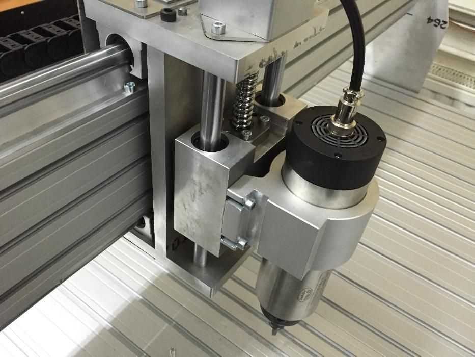 Realizam Utilaje CNC - Echipamente cu comanda numerica