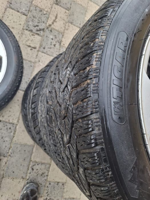 Vând anvelope 205 55 16
