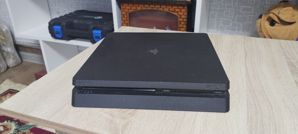 Срочно! Срочно! Приставка Ps4 slim 500gb
