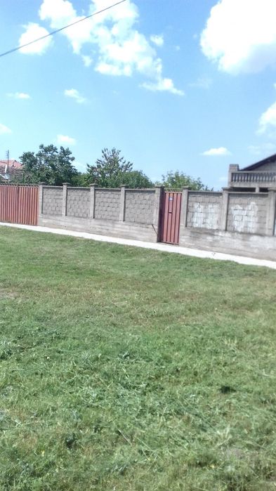 Vând vilă la roșu sau schimb cu apartament