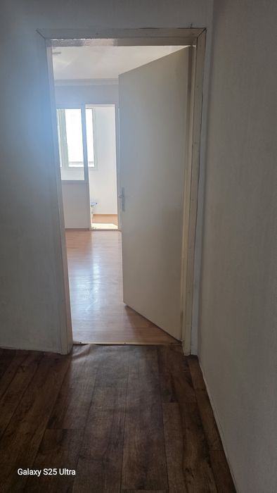 Тристаен апартамент в Деленки