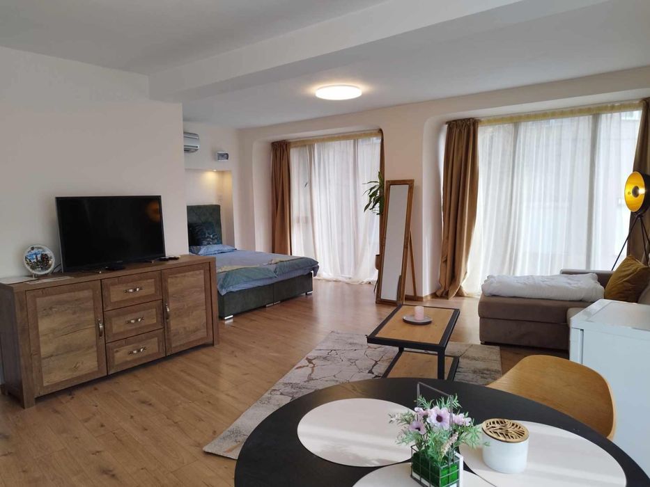 Дава се под наем Къща в Пловдив, Център - 450 кв.м за 2800 € - Снимка #2