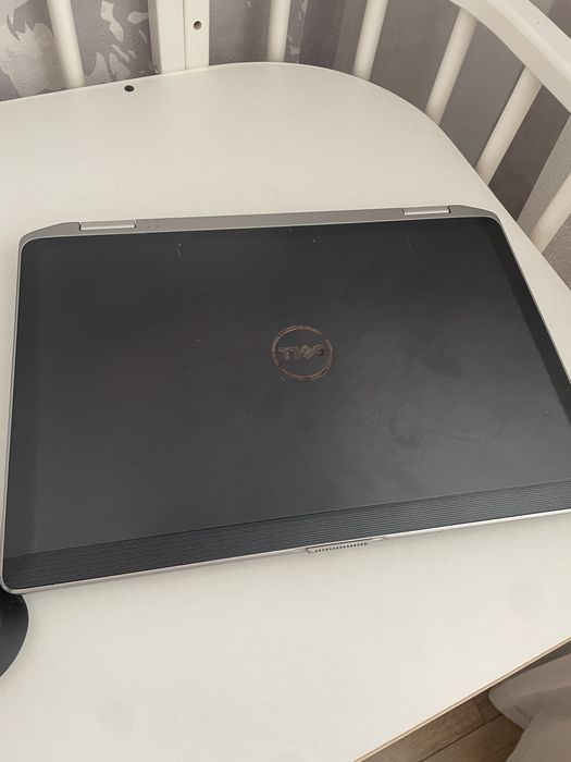 Ноутбук Dell.
