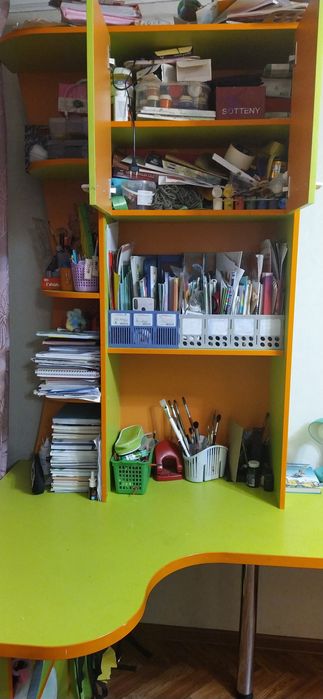 Продам кровать, стол