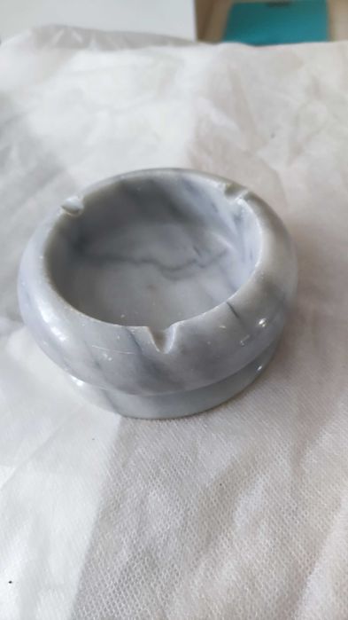 Пепелници, 1бр. кристален и 1бр. мраморен