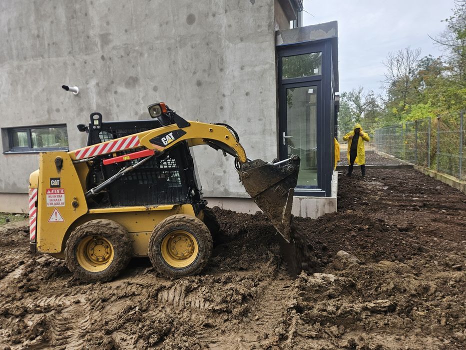 Inchiriere buldoexcavator bobcat