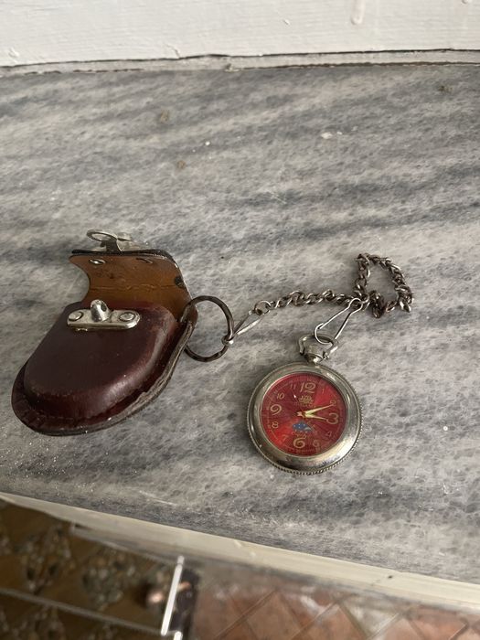 Qadimiy soatimiz sotiladi juda sifatli turibdi