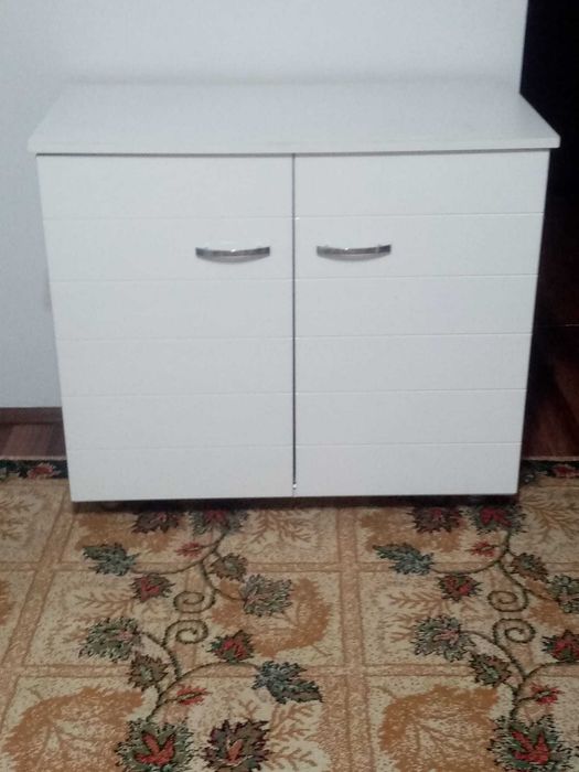 Vand Dulap cu uși MDF, preț 400