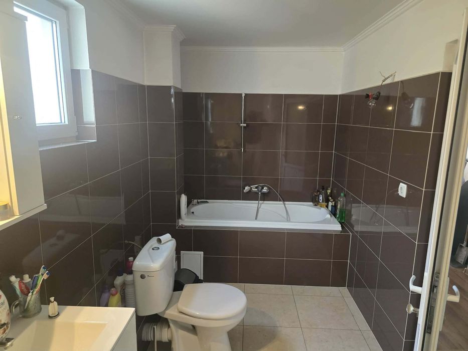 Casă cu etaj la vânzare