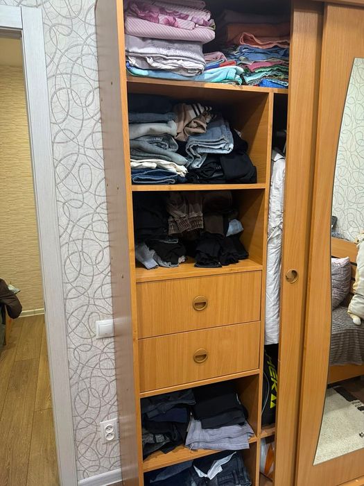 Продам шкаф, диванчик не раскладной