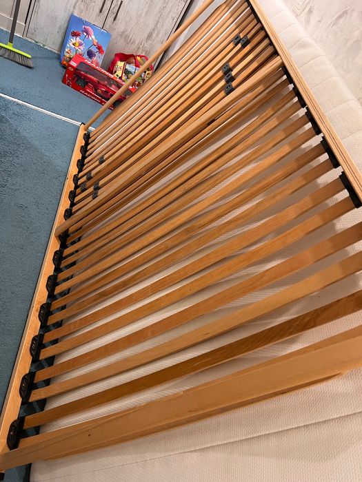 Легло метално бяло