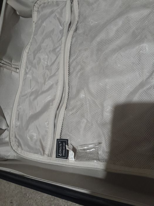 Голям  пътнически  куфар  aerolite с колелца