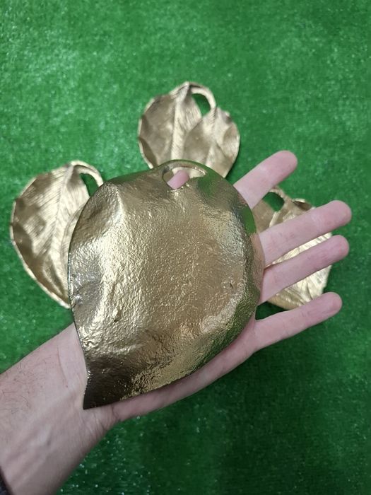 Златни фруктиери листа